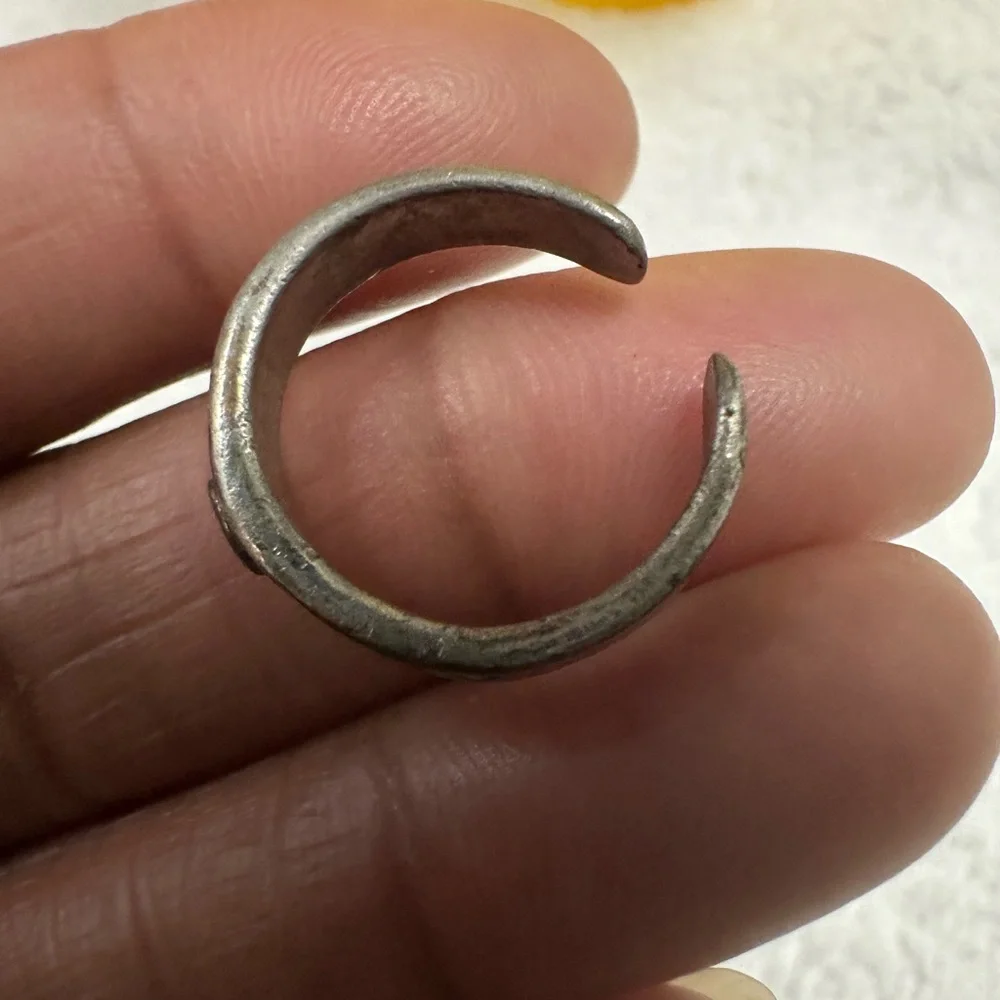 Greek key Pattern Ring and missing a stone